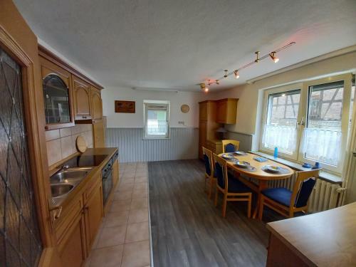 Apartamento Ger�umige Ferienwohnung In Felsberg