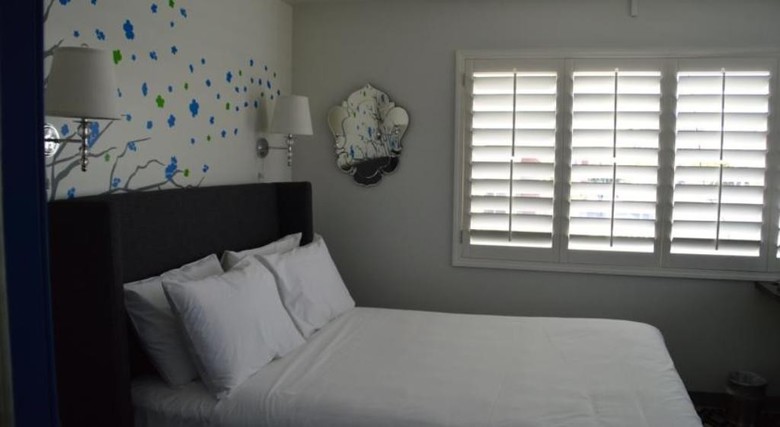 Hotel University Inn & Suites