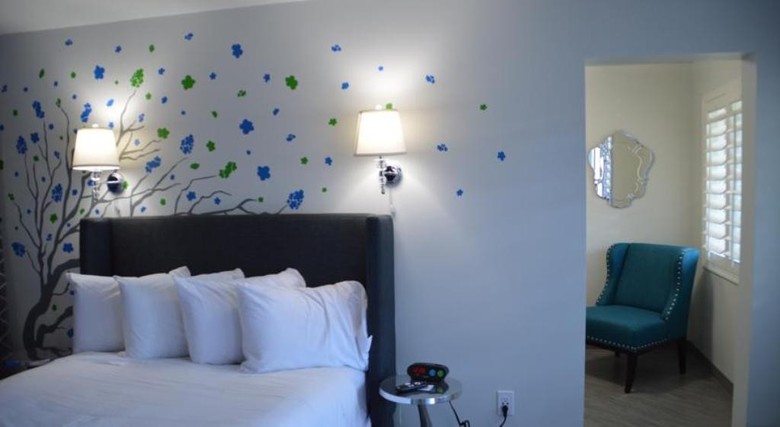 Hotel University Inn & Suites