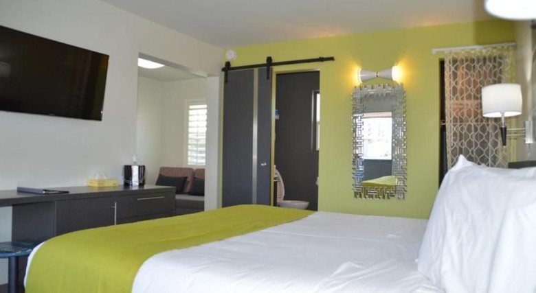 Hotel University Inn & Suites