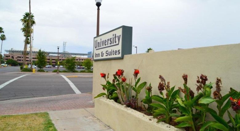 Hotel University Inn & Suites