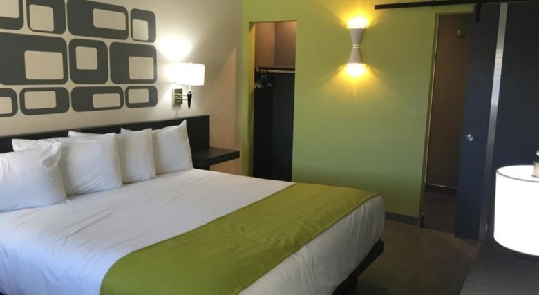 Hotel University Inn & Suites