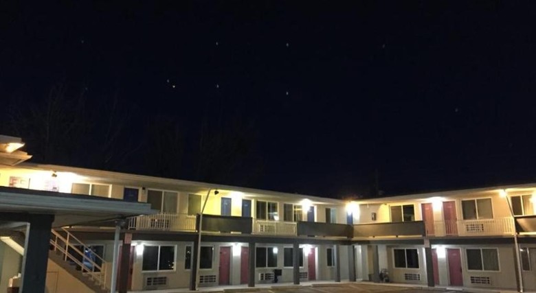 Hotel University Inn & Suites