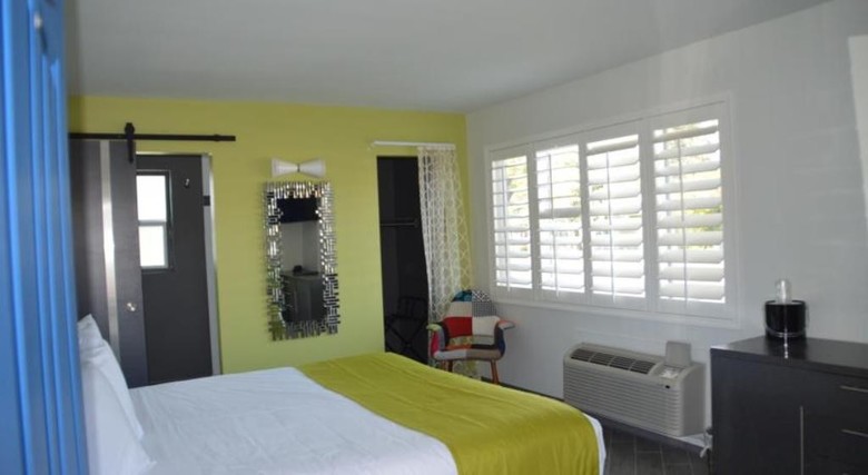 Hotel University Inn & Suites