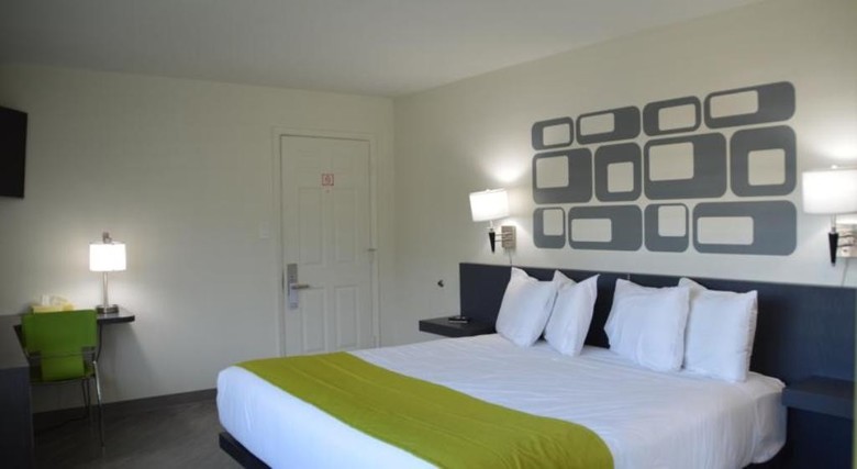 Hotel University Inn & Suites