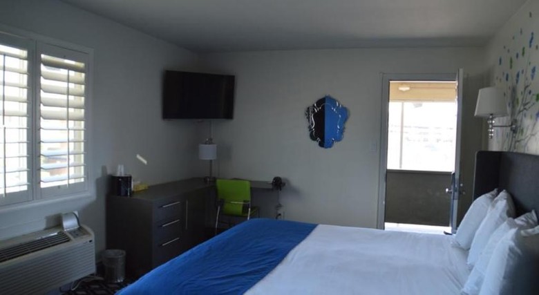 Hotel University Inn & Suites