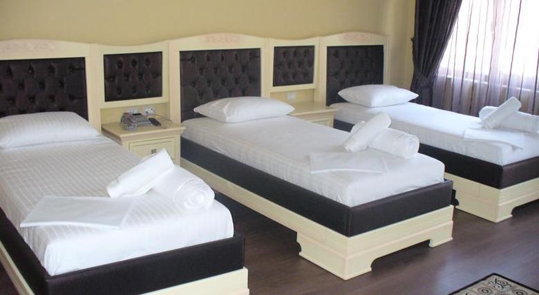 Hotel Ador Resort