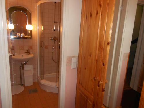 Hostal Poska Villa Guesthouse