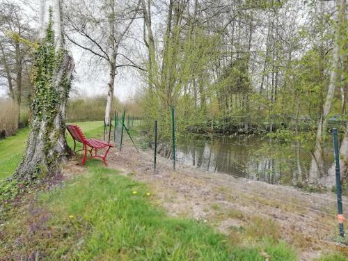 Au Fil De L'eau � La Campagne