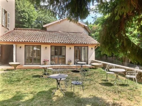 Hostal Lyon Country House