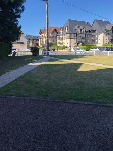 Apartamento Escapade � Cabourg, 300m Plage, Calme Et Chaleureux