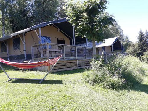 Chalet Et Cabane Dans La Montagne Au Camping Les Sapins