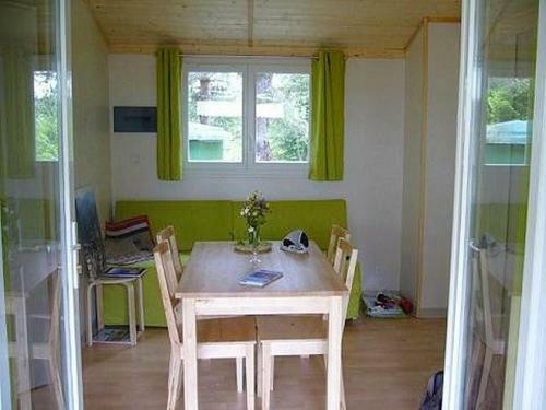 Chalet Et Cabane Dans La Montagne Au Camping Les Sapins