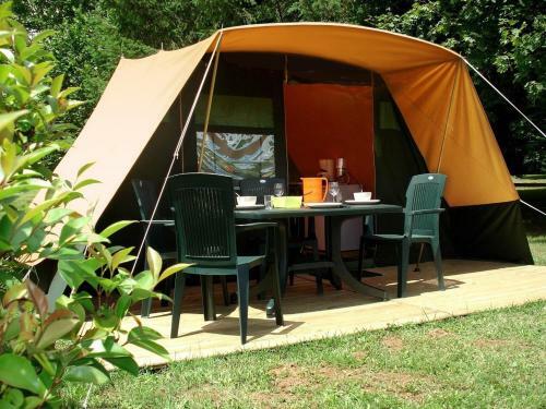 Chalet Et Cabane Dans La Montagne Au Camping Les Sapins