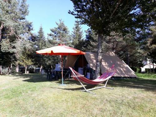 Chalet Et Cabane Dans La Montagne Au Camping Les Sapins