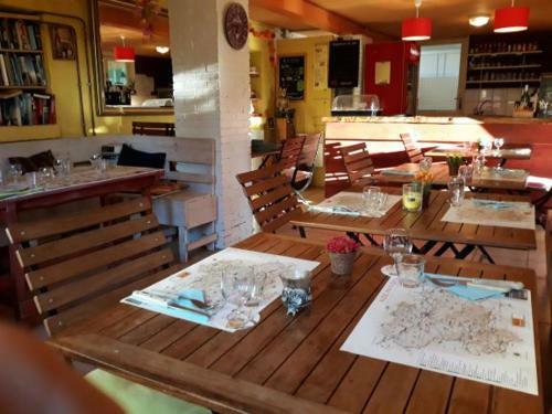 Chalet Et Cabane Dans La Montagne Au Camping Les Sapins