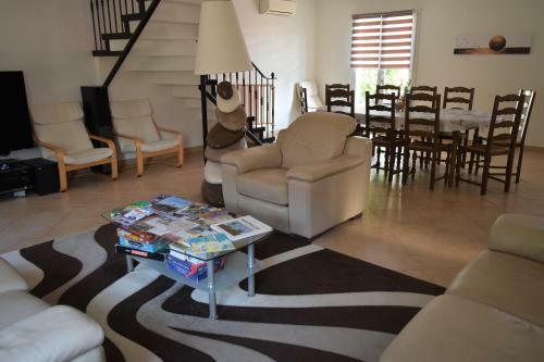 Villa Class�e 4 �toiles Avec Piscine Et Boulodrome