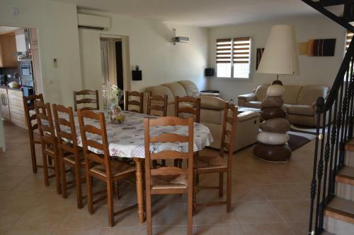 Villa Class�e 4 �toiles Avec Piscine Et Boulodrome