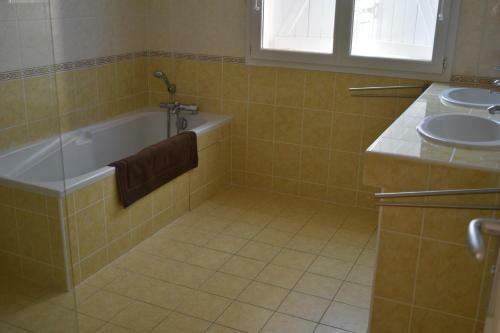 Villa Class�e 4 �toiles Avec Piscine Et Boulodrome
