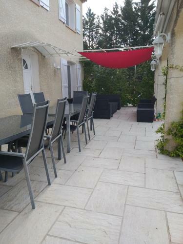 Villa Class�e 4 �toiles Avec Piscine Et Boulodrome