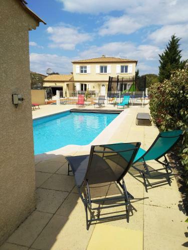 Villa Class�e 4 �toiles Avec Piscine Et Boulodrome