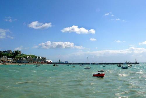 Cancale, Maison Vue Mer Les Pieds Dans L'eau