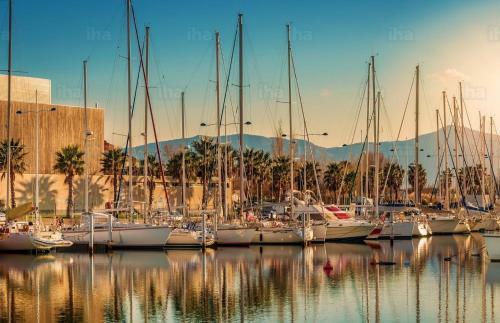 Voilier � Quai Au Calme