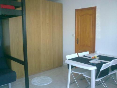 Apartamento Studio Climatise. Proche Parking, Commerces Et Mer