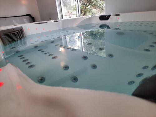 Bed & Breakfast La Ptite Adresse - Spa - Piscine Interieure - Parking Gratuit