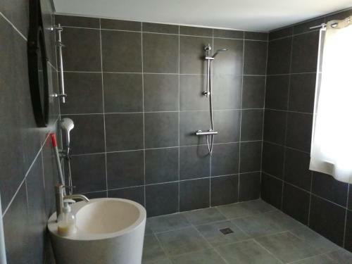 Bed & Breakfast La Ptite Adresse - Spa - Piscine Interieure - Parking Gratuit