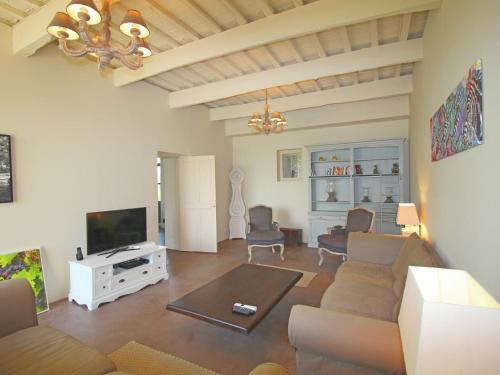 Modern Villa In Carpentras With Swimming Pool