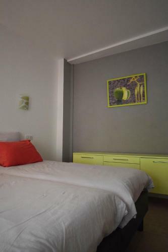 Bed & Breakfast Art Home