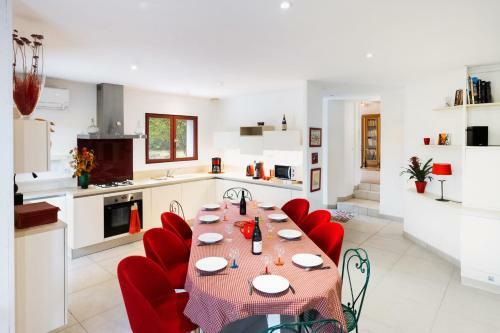 Sumptuous House Of 120m With Garden And Jacuzzi