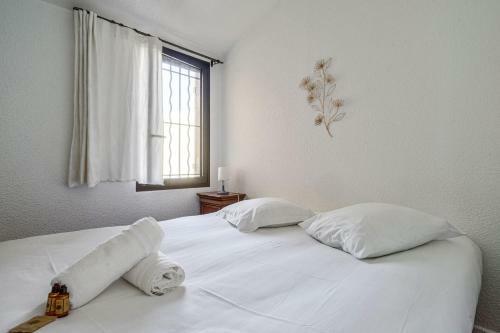 Charming Bungalow With Terrace Garage And Pool In Cassis - Welkeys