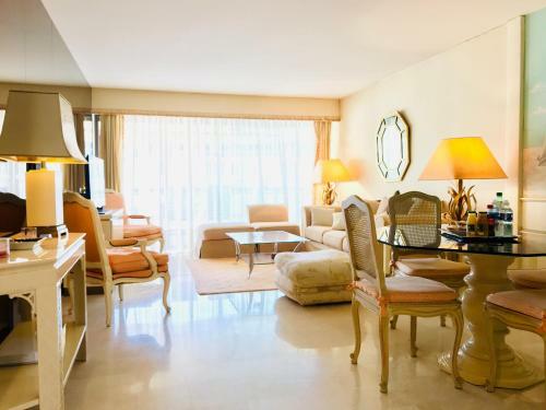 Apartment Sea View In Jardin De La Croisette