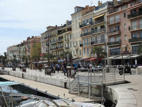 Apartamentos First Floor 15 Rue Notre Dame With Vast Terrace