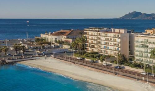 Authentic And Beautiful One Bedroom Apartment Seafront With Garden Cannes