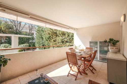 Pleasant 2 Bedroom Apartment With Pool