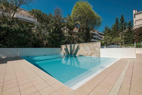 Pleasant 2 Bedroom Apartment With Pool