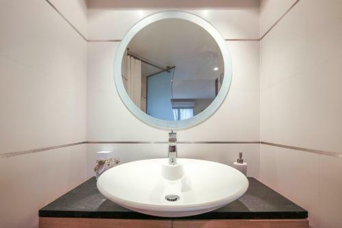 Pleasant 2 Bedroom Apartment With Pool