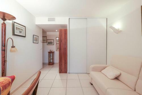 Pleasant 2 Bedroom Apartment With Pool