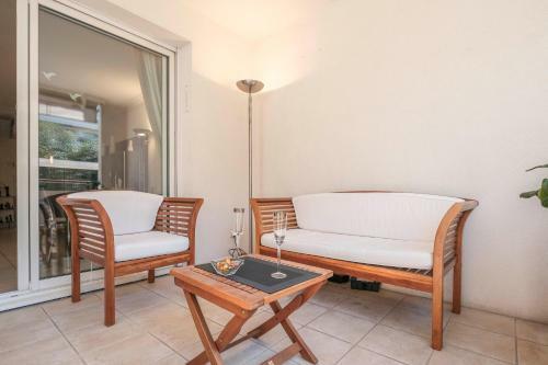 Pleasant 2 Bedroom Apartment With Pool