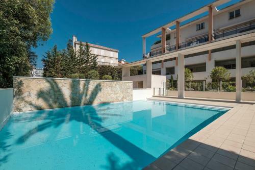 Pleasant 2 Bedroom Apartment With Pool