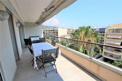 Fully Equipped Apartment With Large Terrace Lounge Area