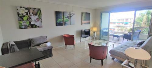 Fully Equipped Apartment With Large Terrace Lounge Area