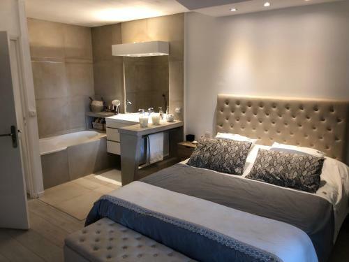 Luxe Apartment Center 6pers 300m2 Privare Garden