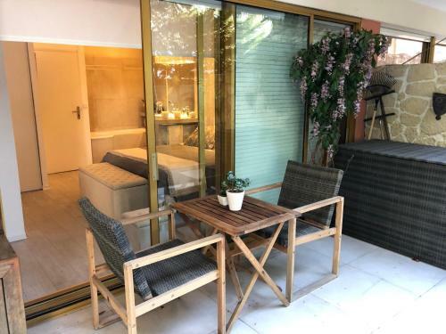 Luxe Apartment Center 6pers 300m2 Privare Garden