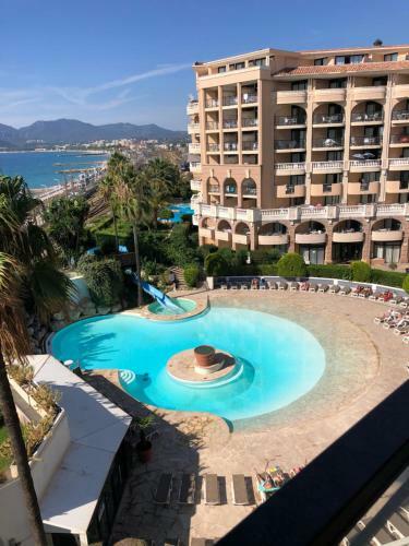 Cannes Apartment With Balcony And Sea View