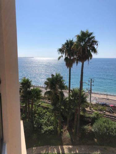 Cannes Apartment With Balcony And Sea View
