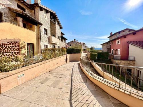 Stylish Umbrian Apartment Garden Pool & Views